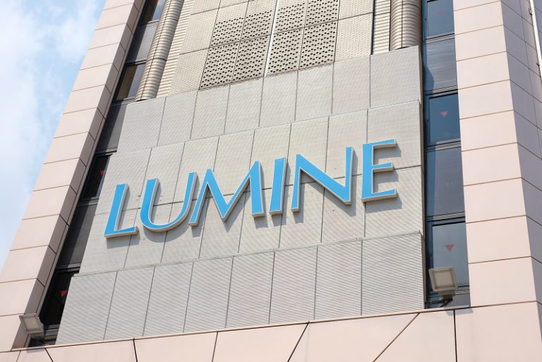 LUMINE新宿店までの経路