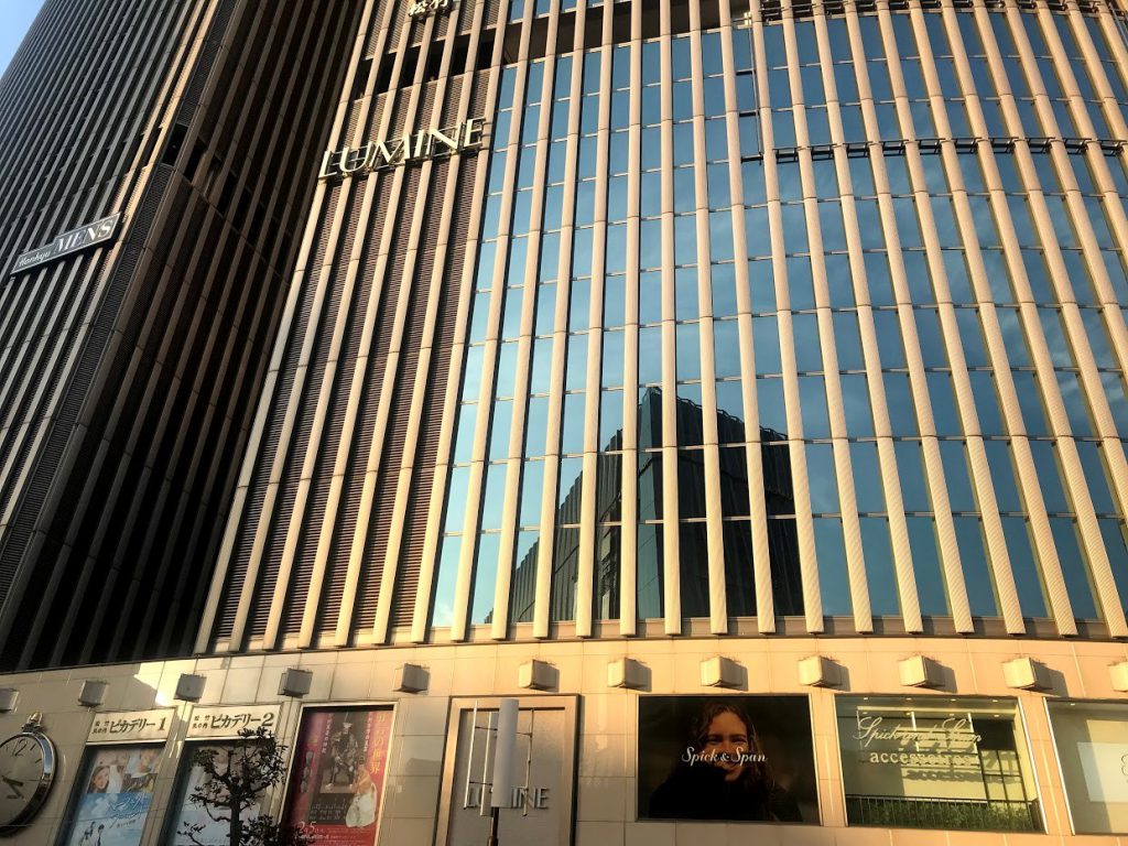 銀座駅から見えるLUMINE1